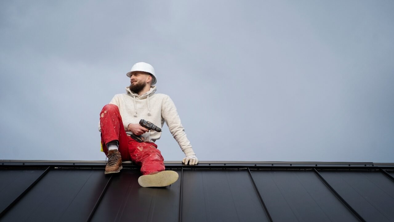 Complete Guide to Choosing and Working with a Professional Roofing Contractor for Long-Term Roof Performance